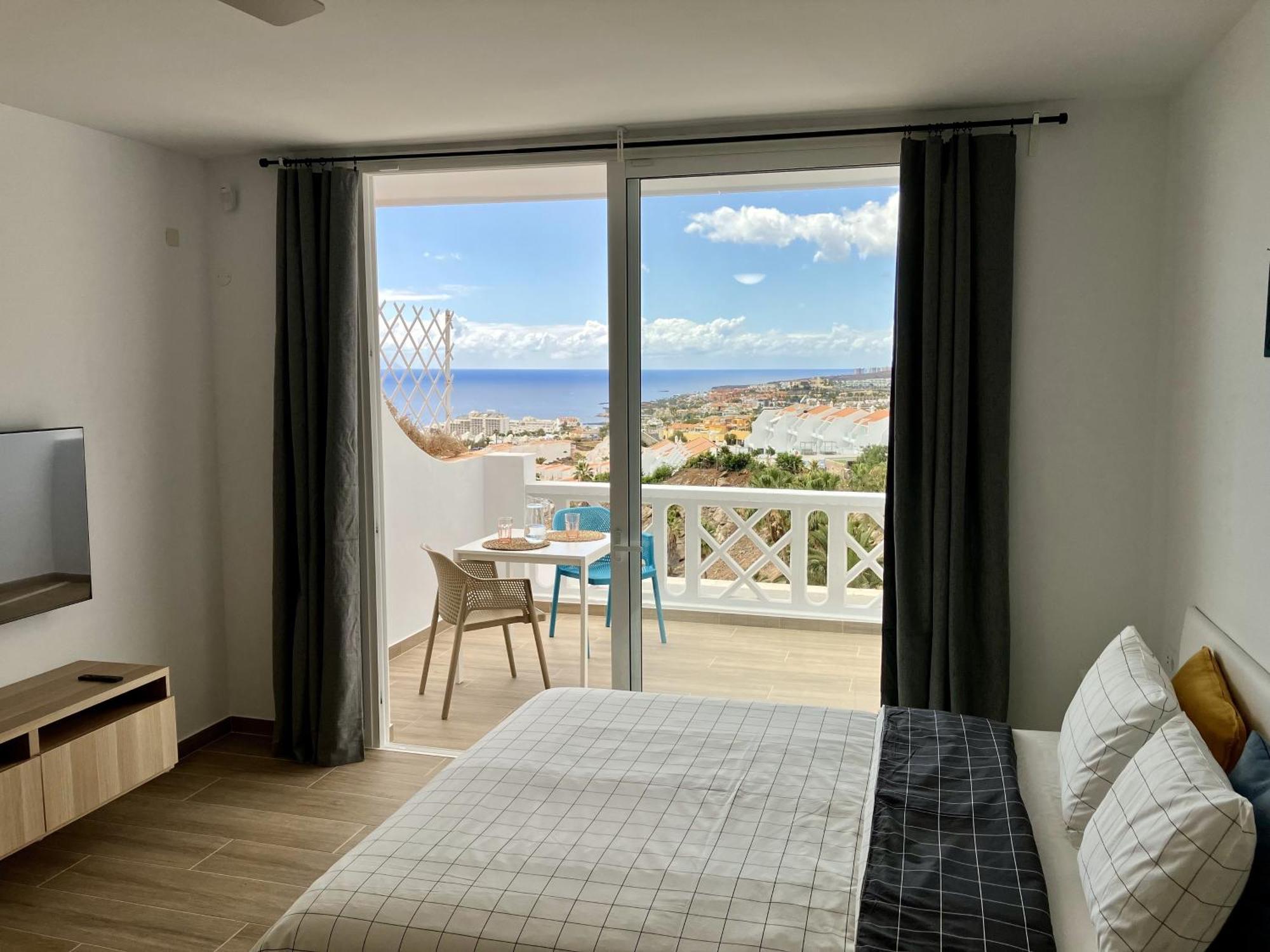 Costa Adeje - Modern Apartment With Terrace Views Of Ocean & Sunset 외부 사진