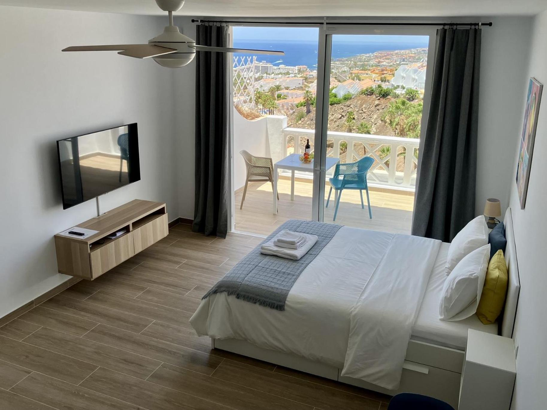 Costa Adeje - Modern Apartment With Terrace Views Of Ocean & Sunset 외부 사진